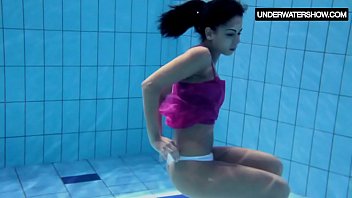 Zlata Oduvanchik Swims In A Pink Top And Undresses free video