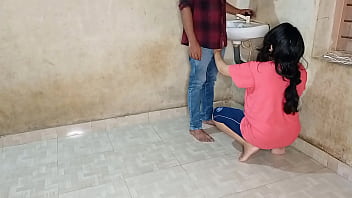 जवान प्लंबर से भाभी ने अपनी चूत की प्यास बुझाई! Xxx Plumber Sex हिंदी आवाज में free video