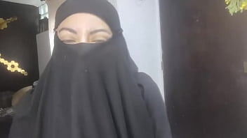 Real Horny Amateur Arab Wife Squirting On Her Niqab Masturbates While Husband Praying Hijab Porn free video