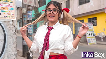 Una Tímida Colegiala Folla Por Un Poco De Dinero free video