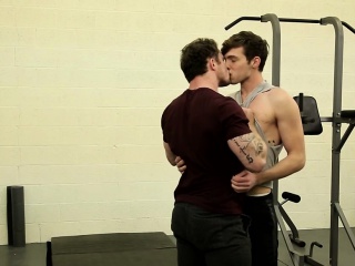 Tattooed Hunk Fucking This Skinny Dude In The Ass At The Gym free video
